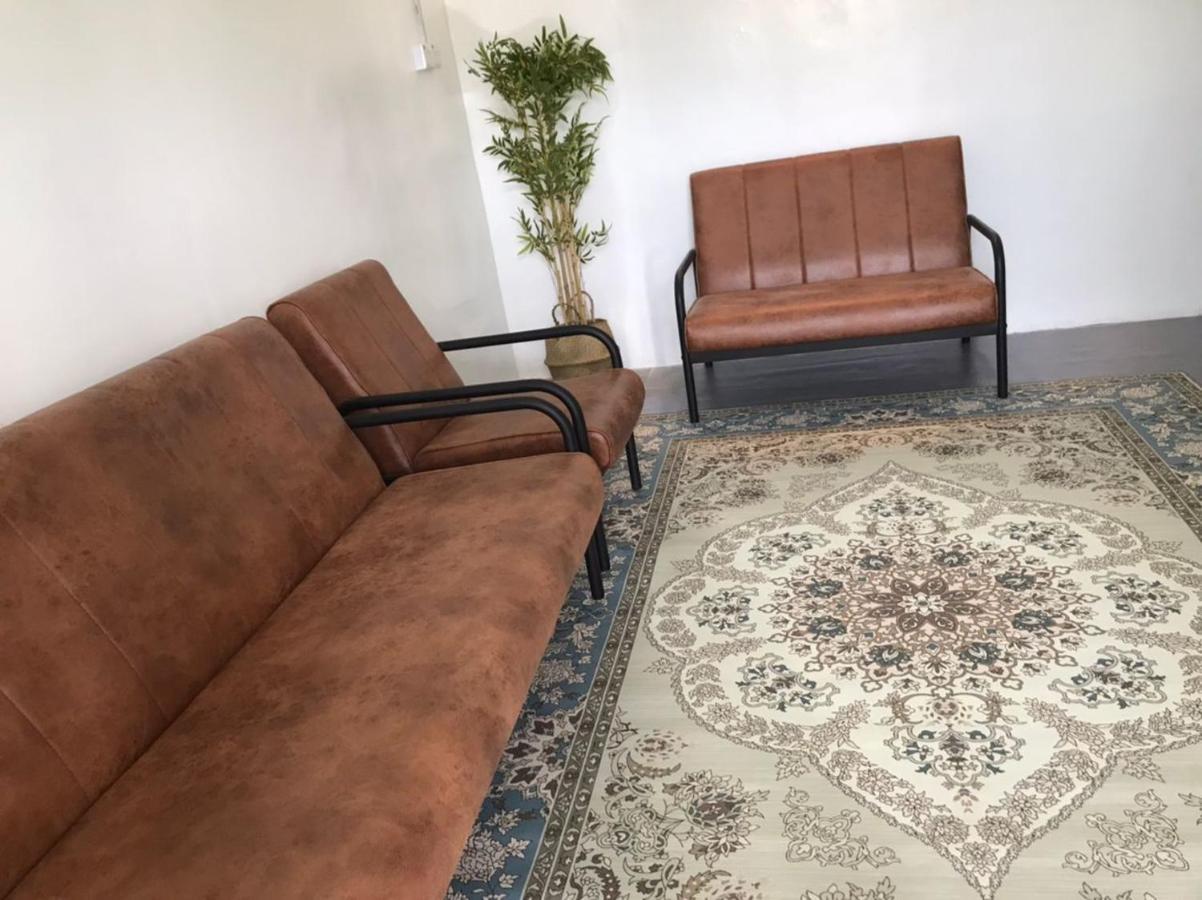 Homestay Embah Ros & Embah Lek Hutan Melintang Exterior photo