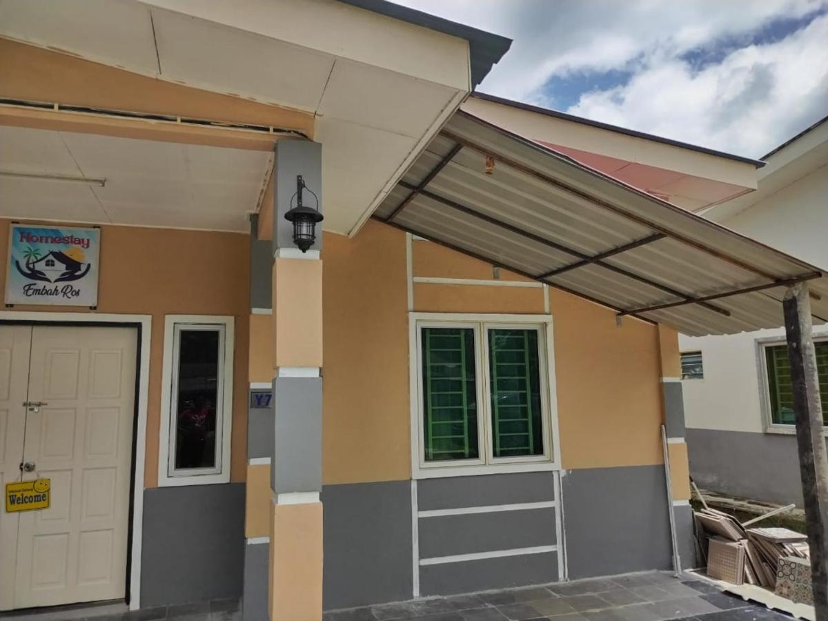 Homestay Embah Ros & Embah Lek Hutan Melintang Exterior photo