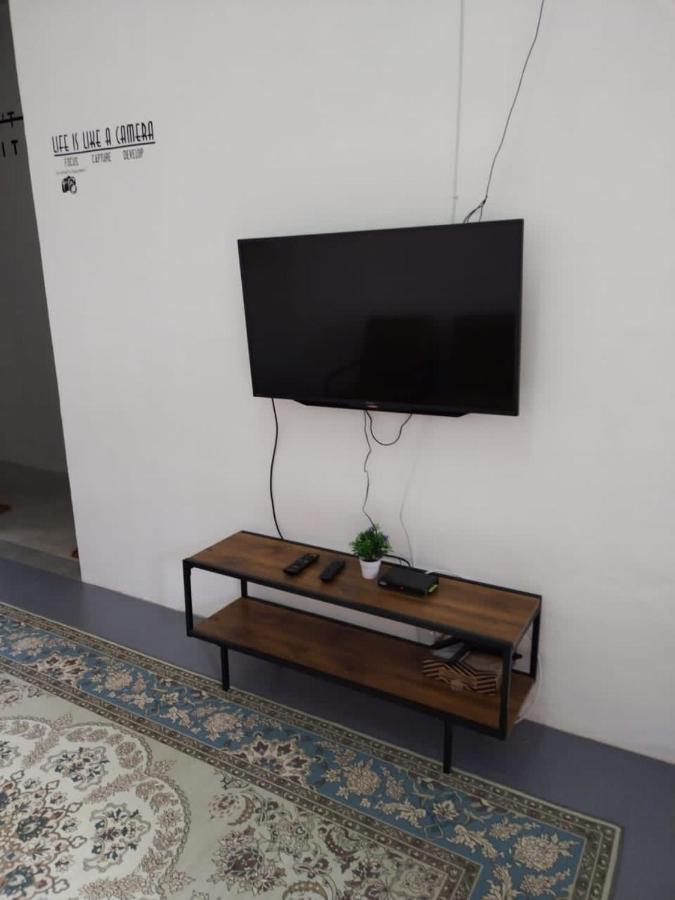 Homestay Embah Ros & Embah Lek Hutan Melintang Exterior photo
