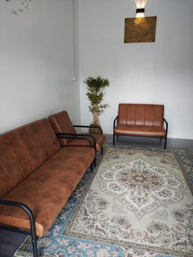 Homestay Embah Ros & Embah Lek Hutan Melintang Exterior photo